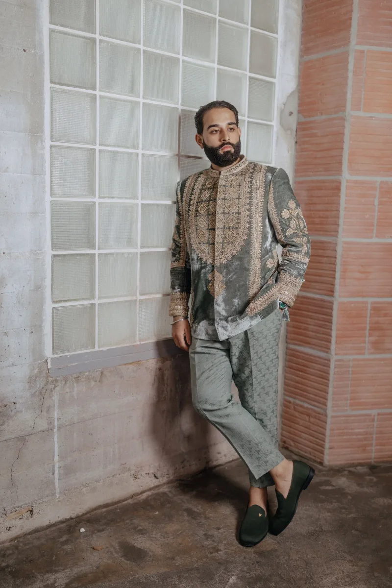 Mehndi Look
In Mohsin Naveed Ranjha